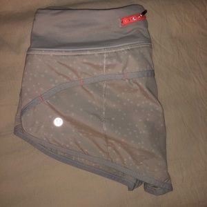 LULULEMON white dot shorts !